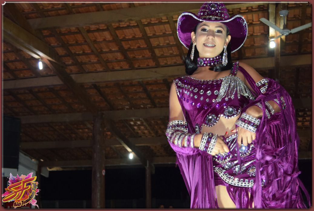 DESFILE DA RAINHA DA EXPOVALE 2019